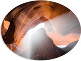 WallClassics - PVC Schuimplaat Ovaal - Lichtstralen door Lower Antelope Canyon - 96x72 cm Foto op Ovaal  (Met Ophangsysteem)