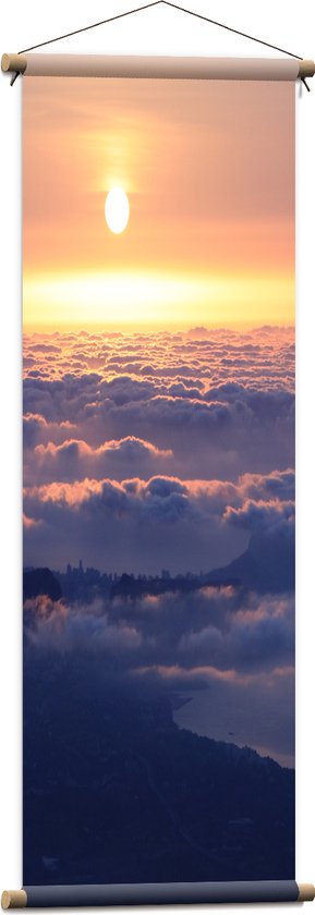 WallClassics - Textielposter - Opkomende Zon boven de Wolken - 40x120 cm Foto op Textiel