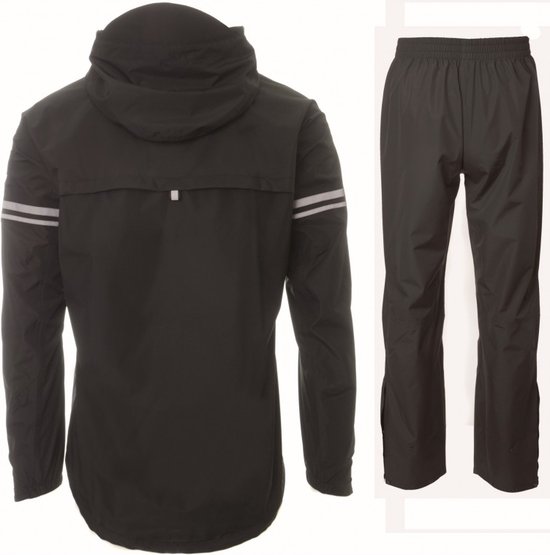 Achterkant zwart regenpak. Jas met reflecterende strepen op de mouwen en ventilatie op de rug. Broek met elastische taille.