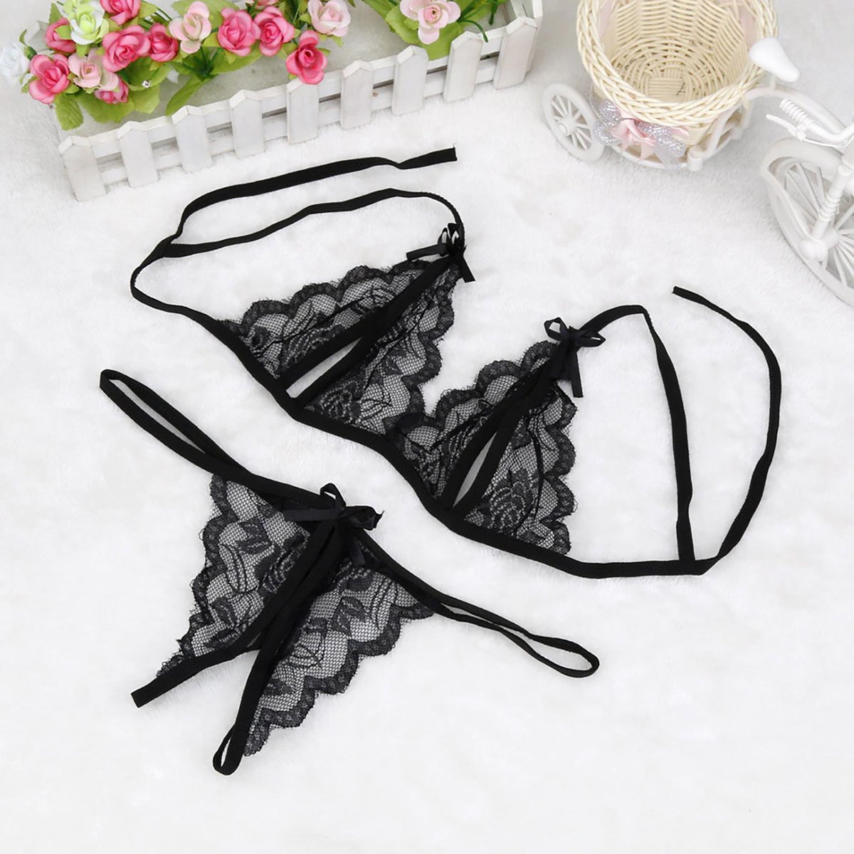 Lingeriesetje - Sexy lingerie - Peek a boo string - One size - Kanten lingerie - Kant - Erotiek - Sexy string - Erotiek
