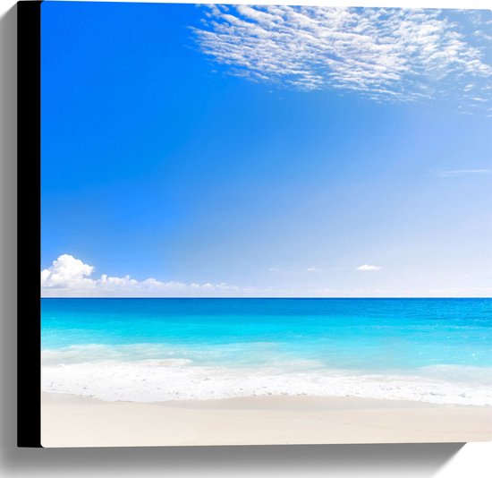 WallClassics - Canvas  - Strand met Licht Blauwe Zee - 40x40 cm Foto op Canvas Schilderij (Wanddecoratie op Canvas)