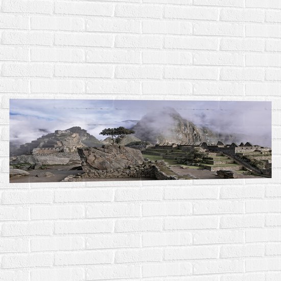 WallClassics - Muursticker - Machu Pichu in de Mist - 120x40 cm Foto op Muursticker