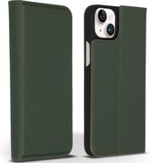 Accezz Hoesje Geschikt voor iPhone 14 Plus Hoesje Met Pasjeshouder - Accezz Premium Leather Slim Bookcase - Groen