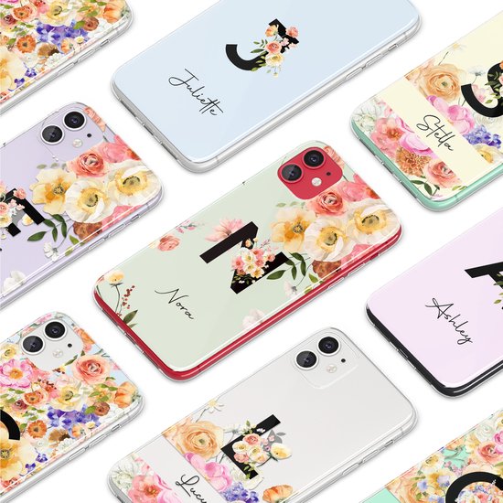 Lay-out van diverse telefoonhoesjes met bloemenprints en initialen zoals 'Juliette', 'Stella', 'Ashley', 'Nora', 'Lucy'.