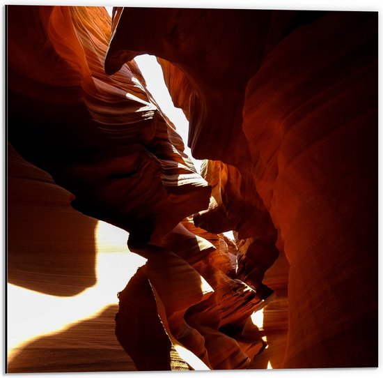 WallClassics - Dibond - Gang in Ravijn van Antelope Canyon - 50x50 cm Foto op Aluminium (Met Ophangsysteem)