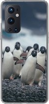 Geschikt voor OnePlus 9 Pro hoesje - Adelie pinguïns op het strand - Siliconen Telefoonhoesje