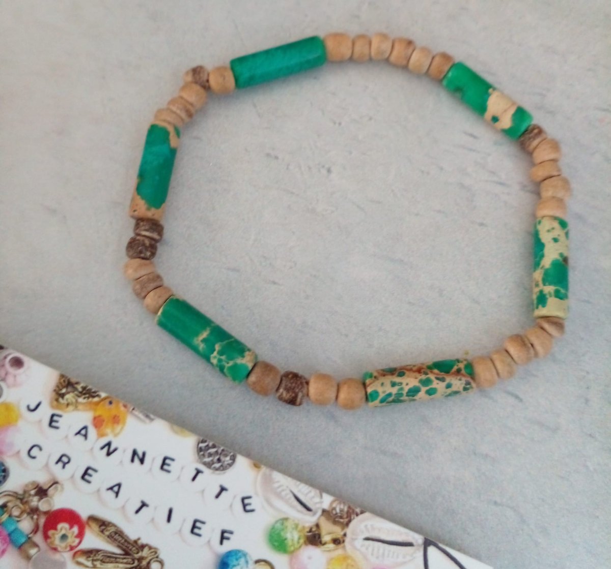 Jeannette-Creatief® - natuursteen - Groene Tube - Armband - Groene armband - Armband Dames - Kokos - Kokos armband - Dames armband - Groene Jaspis tube kralen - Kokos kralen - Armband op elastiek