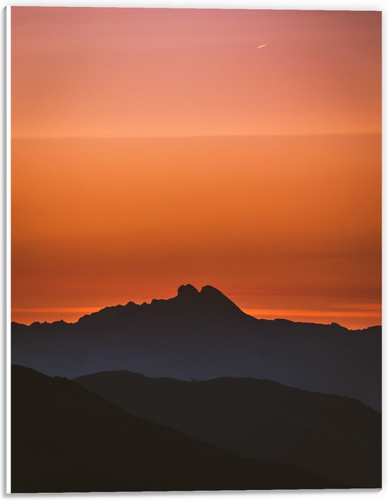 WallClassics - PVC Schuimplaat- Silhouette van Bergen bij Zonsondergang - 30x40 cm Foto op PVC Schuimplaat