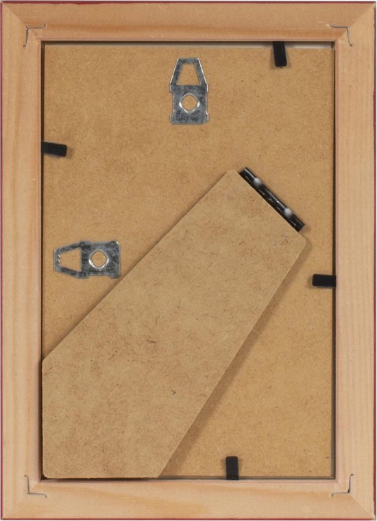 Achterkant van een rode fotolijst, met houten achterplaat en standaard.