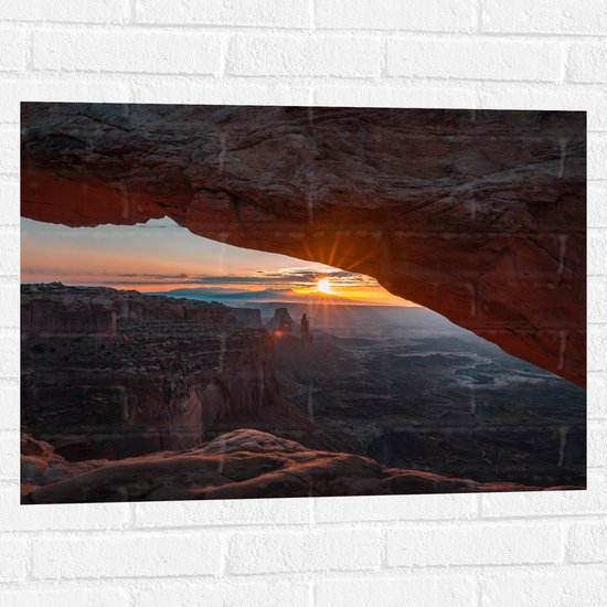WallClassics - Muursticker - Zonsondergang bij Canyonlands Nationaal Park - 80x60 cm Foto op Muursticker