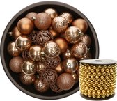 Kunststof kerstballen - 37x st - camel bruin - met kralenslinger goud