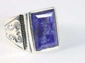 Zware bewerkte zilveren ring met blauwe saffier - maat 19