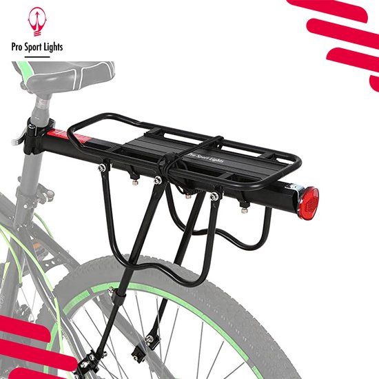 Zwarte fietsbagagedrager op een fiets met groene velgrand.