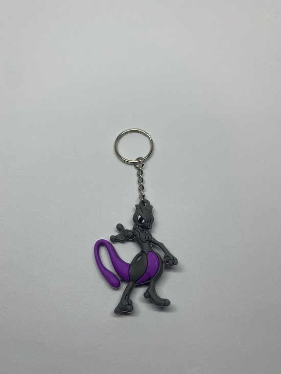 Porte-clés gris en forme de Mewtwo, avec un ventre et une queue violets.