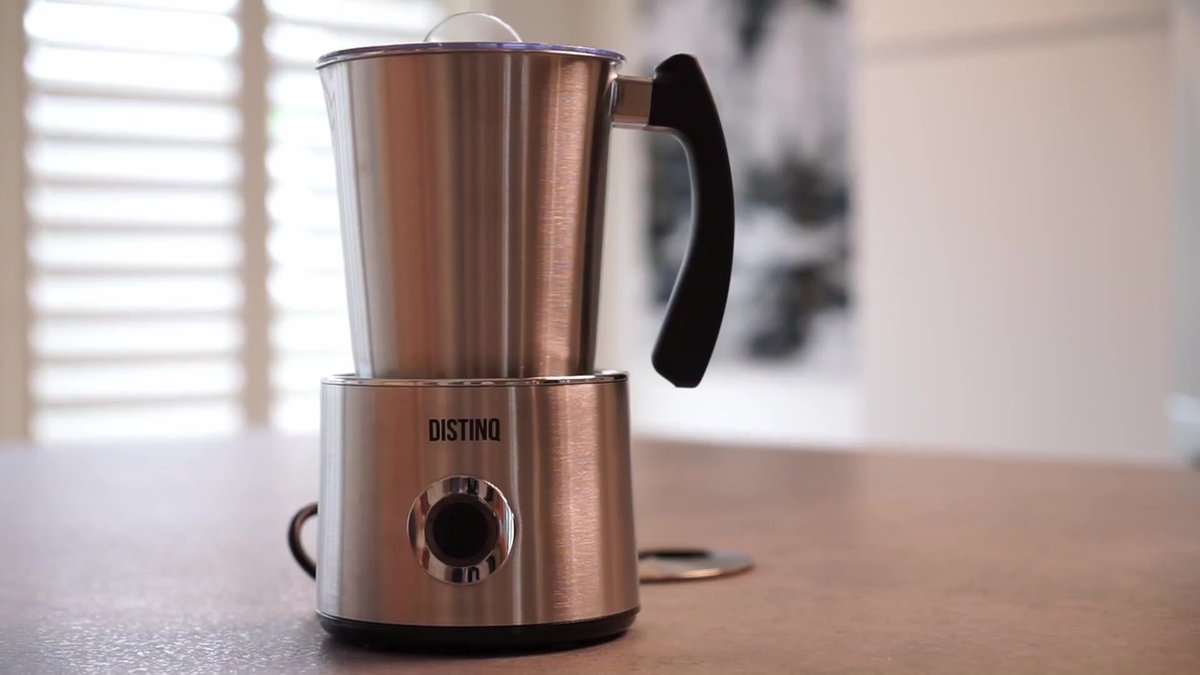 NESPRESSO Aeroccino 4 melkopschuimer, elektrische schuimbereider voor 120 ml romig melkschuim en 240 ml warme melk, vaatwasmachinebestendige opschuimer, zilver