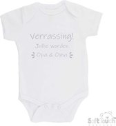 100% katoenen Romper "Verrassing! Jullie worden Opa & Oma" Unisex Katoen Wit/zilver (Shiny) Maat 56/62