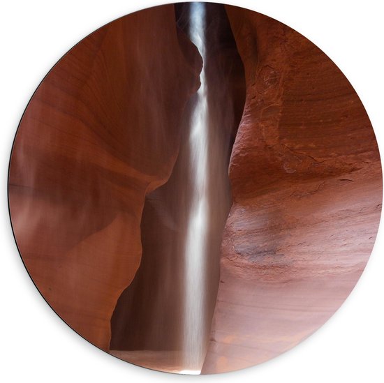 WallClassics - Dibond Muurcirkel - Felle Lichtstraal bij Antelope Canyon - 60x60 cm Foto op Aluminium Muurcirkel (met ophangsysteem)