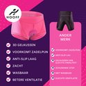 Sous-vêtement de cyclisme rose HOOFF à côté d'un cuissard noir d'une autre marque, avec comparaison des caractéristiques.
