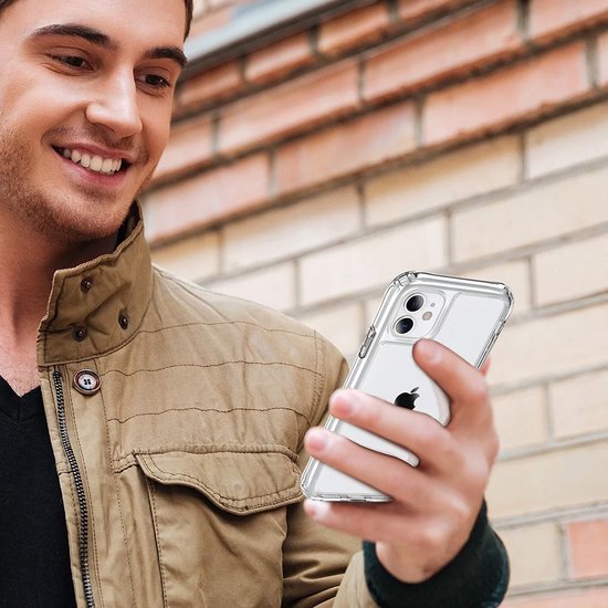 IYUPP Set met Hoesje Transparant en 2 Screenprotectors geschikt voor iPhone 14 Pro Hoesje - Met 2 Tempered Glass Screenprotectors - Transparant