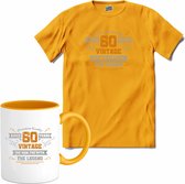 60 Jaar vintage legend - Verjaardag cadeau - Kado tip - T-Shirt met mok - Meisjes - Geel - Maat 12 jaar