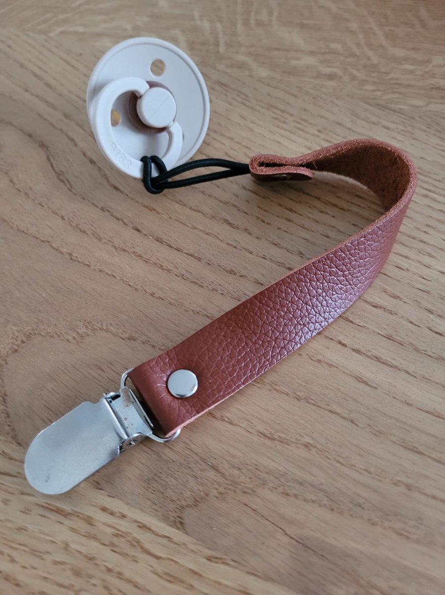 Speenkoord Bruin, speenkoord jongn, speenkoord meisje, Baby speenkoord, leren speenkoord, bibs speen, kraamcadeau, kraamkado