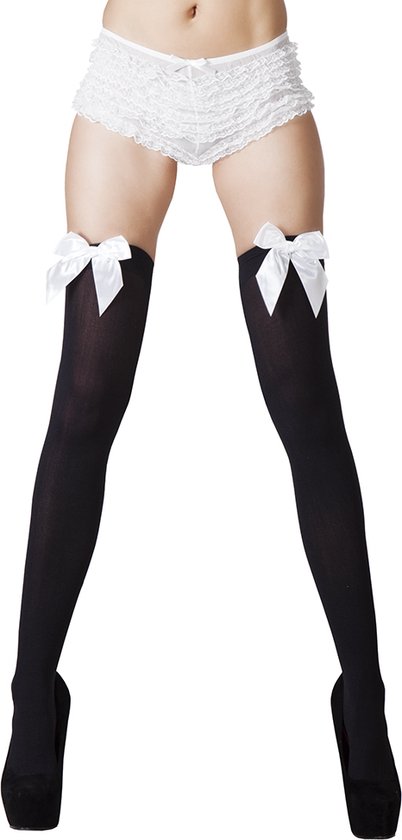 Zwarte kniekousen met witte strikjes aan de bovenkant, gedragen met zwarte pumps.