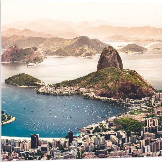 WallClassics - Acrylglas - Suikerbroodberg Rio de Janeiro - 80x80 cm Foto op Acrylglas (Met Ophangsysteem)