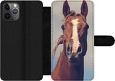 Bookcase Geschikt voor iPhone 11 Pro telefoonhoesje - Paard - Wolken - Portret - Met vakjes - Wallet case met magneetsluiting