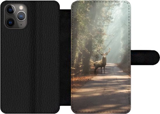 Bookcase pour iPhone 11 Pro Bookcase - Cerf - Forêt - Rayons de soleil - Avec poches - Étui portefeuille avec fermeture magnétique