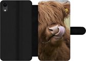 Bookcase iPhone XR Bookcase - Scottish Highlander - Marron - Animaux - Avec compartiments - Étui portefeuille avec fermeture magnétique