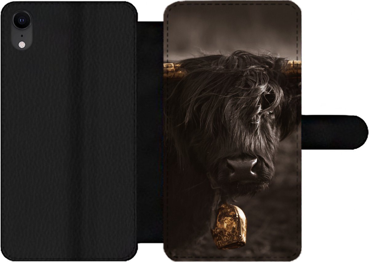 Telefoonhoesje Geschikt voor iPhone XR telefoonhoesje - Schotse hooglander - Vacht - Zwart - Met vakjes - Wallet case met magneetsluiting