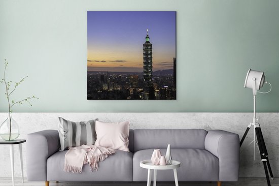 Canvas schilderij 90x90 cm - Wanddecoratie Kleurrijke lucht boven de Taipei 101 in Taiwan tijdens de avond - Muurdecoratie woonkamer - Slaapkamer decoratie - Kamer accessoires - Schilderijen op canvas