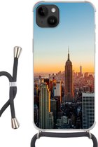 Geschikt voorApple Iphone 14 Plus - Crossbody Case - New York - Skyline - Zonsondergang - Siliconen - Crossbody - Backcover met Koord - Telefoonhoesje met koord - Hoesje met touw