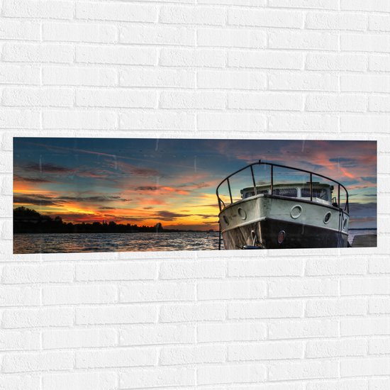 WallClassics - Muursticker - Schip op het Water met Oranje Lucht - 120x40 cm Foto op Muursticker