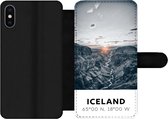 Bookcase Geschikt voor iPhone XS Max telefoonhoesje - IJsland - Zon - Bergen - Met vakjes - Wallet case met magneetsluiting