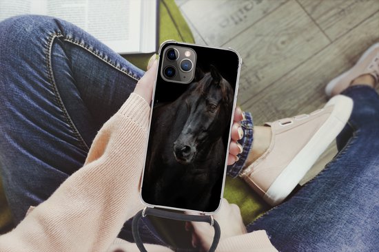 Coque avec cordon iPhone 12 Pro - Cheval - Légère - Zwart - Siliconen - Bandoulière - Coque arrière avec cordon - Coque pour téléphone avec cordon - Coque avec corde