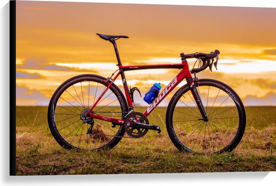 WallClassics - Toile - Vélo de course rouge dans un paysage - 90x60 cm Photo sur toile (Décoration murale sur toile)