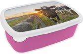 Broodtrommel Roze - Lunchbox - Brooddoos - Koeien - Zon - Hek - 18x12x6 cm - Kinderen - Meisje
