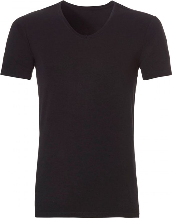 Zwarte t-shirt met v-hals en korte mouwen, recht van voren.