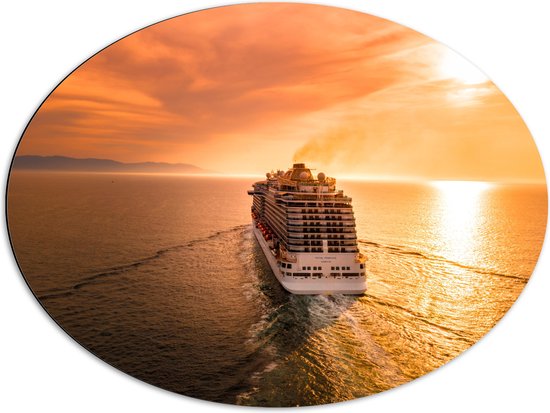 WallClassics - Dibond Ovaal - Cruiseschip op Water bij Zachte Zonsondergang - 80x60 cm Foto op Ovaal (Met Ophangsysteem)