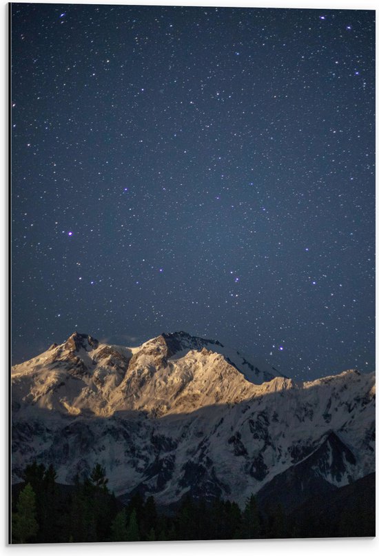 WallClassics - Dibond - Heldere Sterrenhemel boven Witte Bergtoppen - 40x60 cm Foto op Aluminium (Wanddecoratie van metaal)