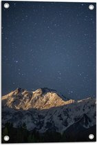 WallClassics - Tuinposter – Heldere Sterrenhemel boven Witte Bergtoppen - 40x60 cm Foto op Tuinposter  (wanddecoratie voor buiten en binnen)