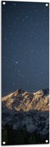 WallClassics - Tuinposter – Heldere Sterrenhemel boven Witte Bergtoppen - 40x120 cm Foto op Tuinposter  (wanddecoratie voor buiten en binnen)