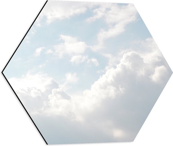 WallClassics - Dibond Hexagon - Grote Witte Wolken in de Lucht - 50x43.5 cm Foto op Hexagon (Met Ophangsysteem)