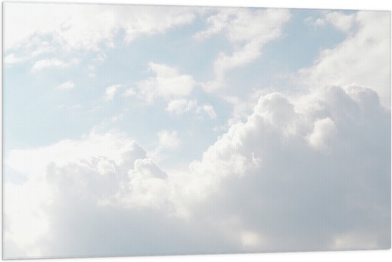 WallClassics - Vlag - Grote Witte Wolken in de Lucht - 105x70 cm Foto op Polyester Vlag