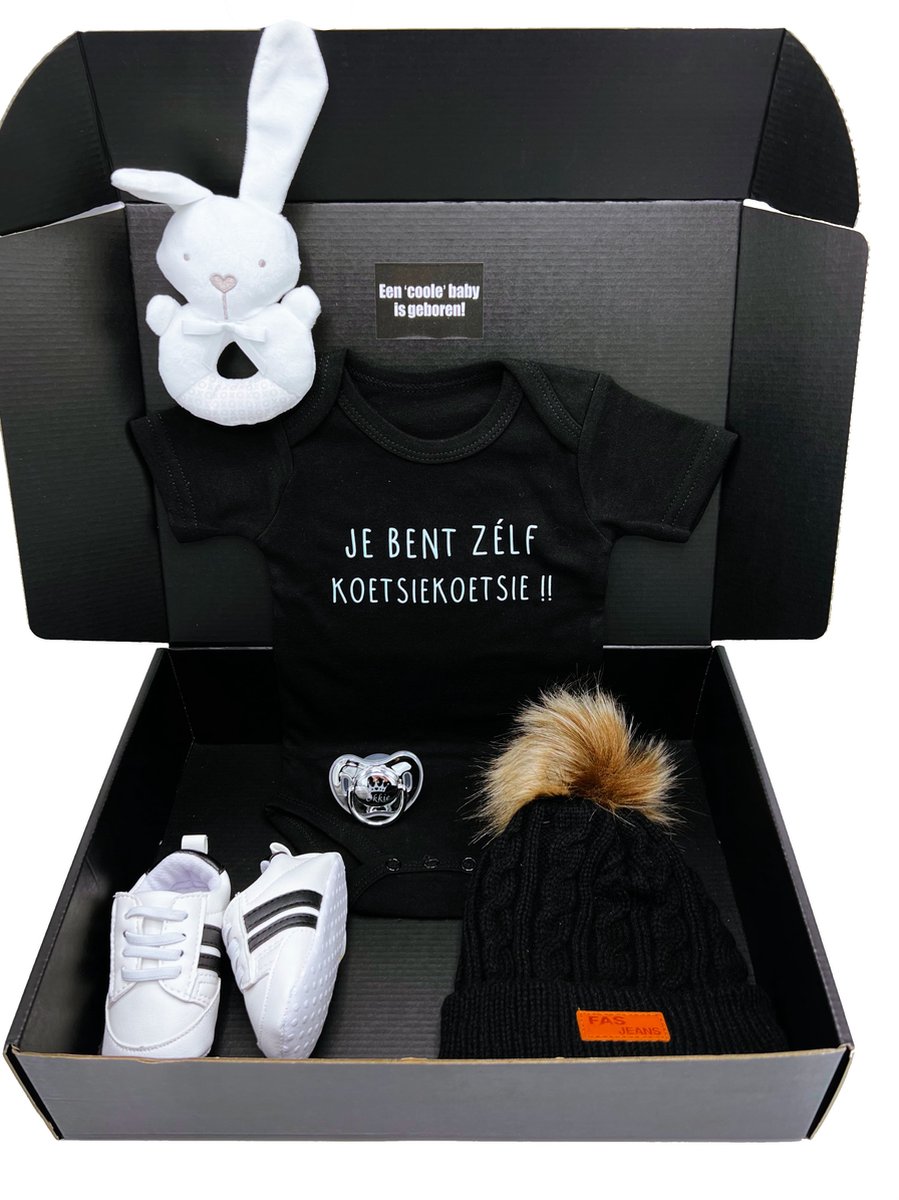 Goedkoopste Kraamcadeau Koetsiekoetsie - romper - babysneakers - rammelaar - 2 maten - speen - mutsje - rechtstreeks versturen als cadeau mogelijk