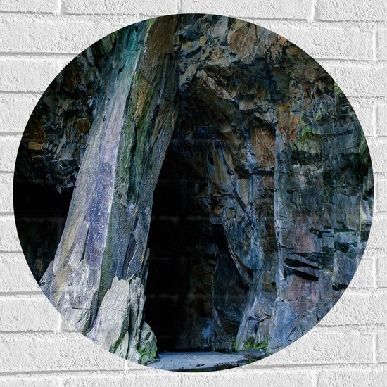WallClassics - Muursticker Cirkel - Grot in Bruin-Grijze Rotsen - 70x70 cm Foto op Muursticker