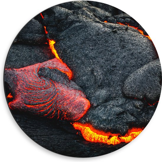 WallClassics - Dibond Muurcirkel - Brandend Magma bij Vulkaan - 50x50 cm Foto op Aluminium Muurcirkel (met ophangsysteem)