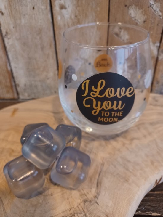 wijnglas-waterglas-wijn-water-ijsblokjes-herbruikbare ijsblokjes-klontjes-zwart-i love you-ik hou van jou-valentijnsdag-verliefdheid-huwelijksaanzoek-verloving-bruiloft-trouwerij-verkering-jubileum-trouwdag