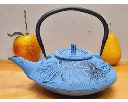 UITVERKOOP, Mooie Gietijzeren theepot 1.2 L met bamboe reliëf, inclusief theefilter van het merk Leijzer Design